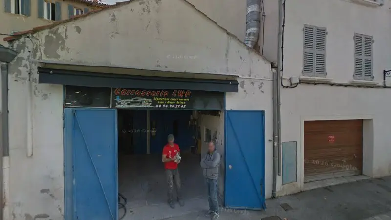 Vue de la rue devant Carrosserie Cwp, La Seyne-sur-Mer