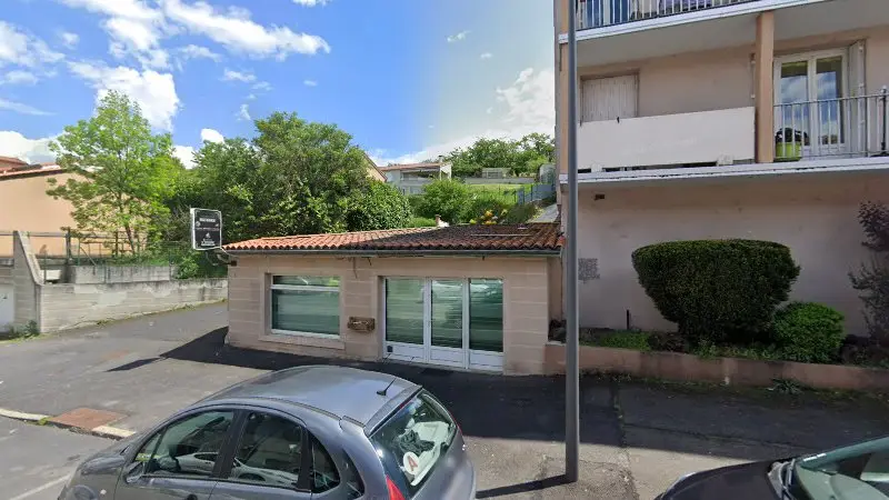 Vue de la rue devant Expert En Automobiles Indépendant Expertises, Le Puy-en-Velay