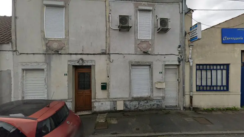 Vue de la rue devant Carrosserie Man'Auto, Wallers