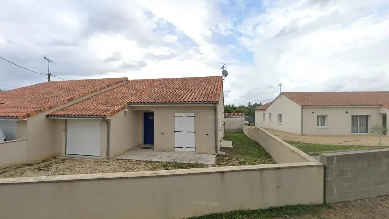 Vue de la rue devant Merle Richard Edouard, Availles-en-Châtellerault