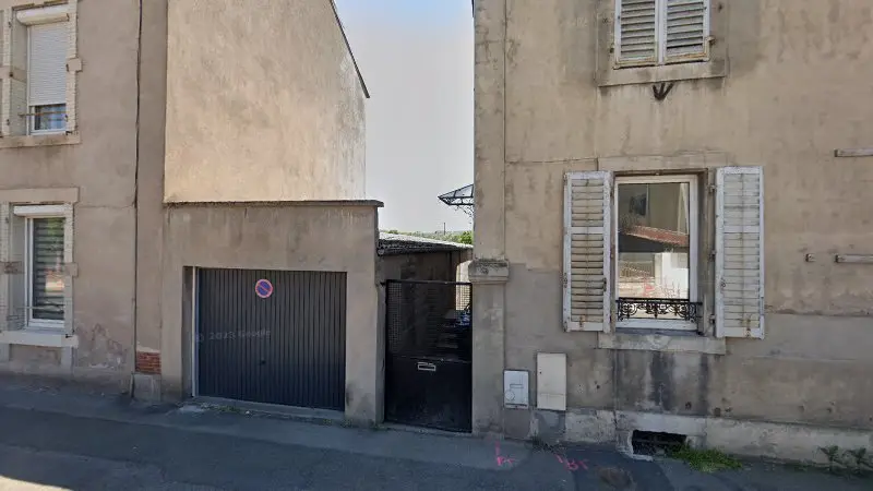 Vue de la rue devant Carrosserie Martinazzo, Varangéville