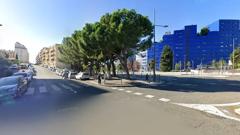 Vue de la rue devant Pneu Assistance À Domicile, Marseille