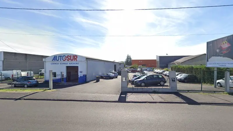 Vue de la rue devant GARAGE OSTIM AUTO, Cournon-d'Auvergne