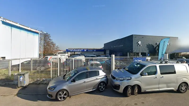 Vue de la rue devant AXIAL - GARAGE DE LA ROCADE, Meyzieu