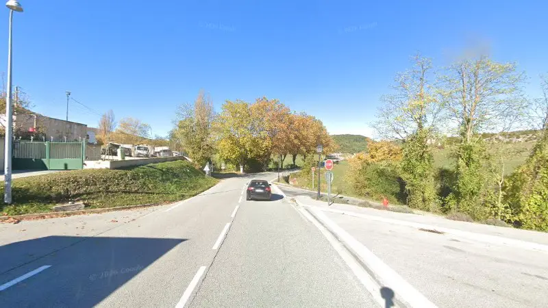 Vue de la rue devant Mondial Pare-Brise - Point Relais - Comps-sur-Artuby, Comps-sur-Artuby