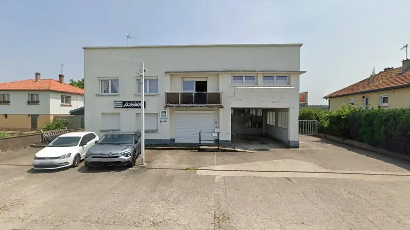 Vue de la rue devant Garage Pesenti Rossi, Conflans-sur-Lanterne