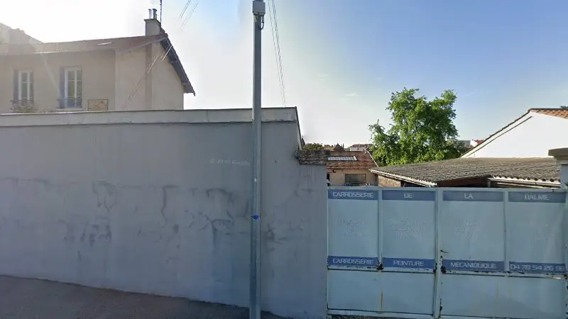 Vue de la rue devant Carrosserie de la Balme, Lyon