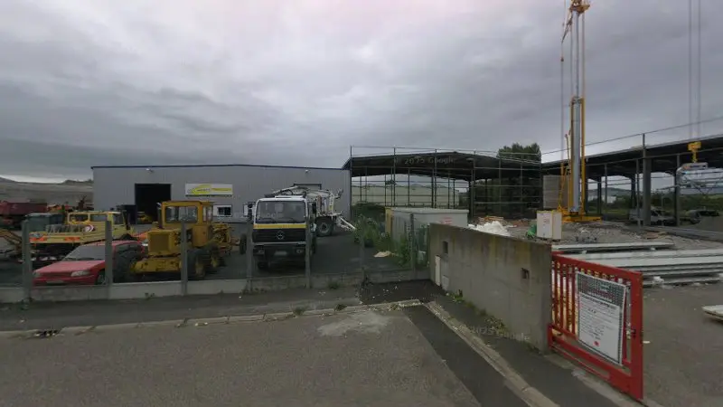 Vue de la rue devant Black Phoenix Garage, Cournon-d'Auvergne