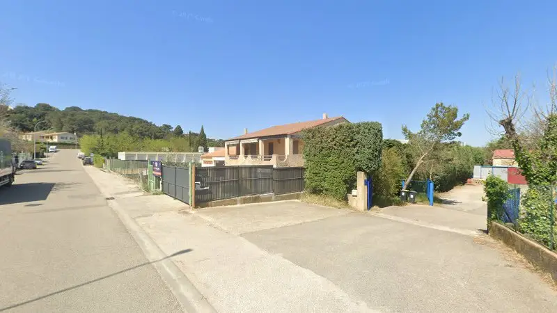 Vue de la rue devant GF Automobile, Bagnols-sur-Cèze