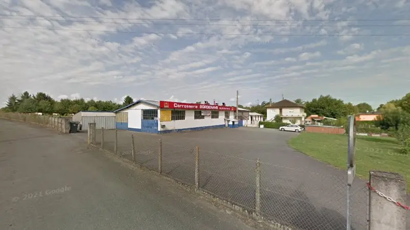 Vue de la rue devant Carrosserie Bordenave, Abidos