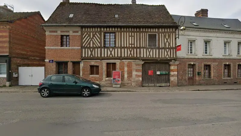 Vue de la rue devant GD AUTOMOBILE - MOTRIO, Harcourt