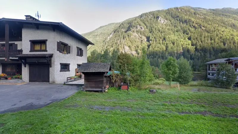 Vue de la rue devant TZ Auto CHAMONIX - Atelier Mécanique Itinérant, Les Houches