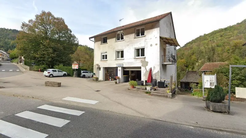 Vue de la rue devant Garage Du Tenere, Saint-Germain-de-Joux