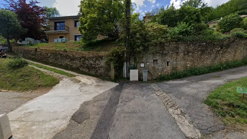 Vue de la rue devant GARAGE MARINHEIRO, Poleymieux-au-Mont-d'Or