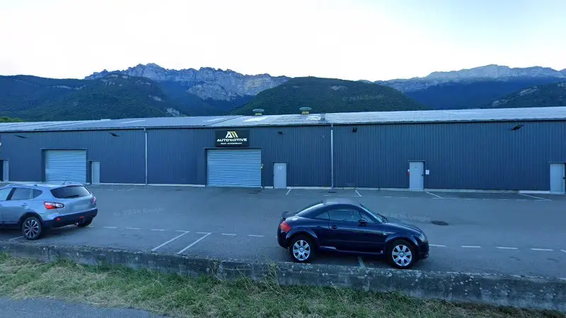 Vue de la rue devant GARAGE PREMIER - GARRETT AUTOMOTIVE, Saint-Vincent-de-Mercuze