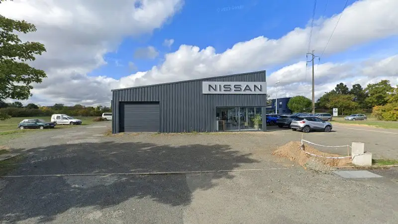 Vue de la rue devant NISSAN GARAGE BRYER - Nissan, La Flèche