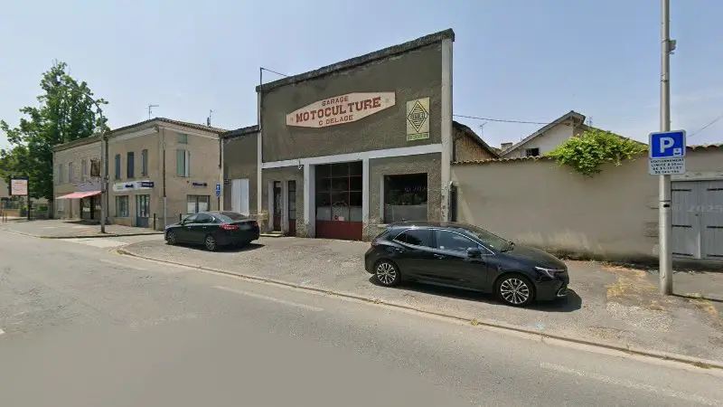 Vue de la rue devant Garage Motoculture C.delage, Eymet