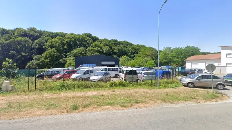 Vue de la rue devant E.v.m.- Exploitation De Vehicules A Moteur, Torpes