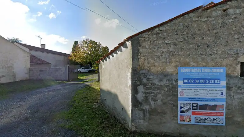 Vue de la rue devant Carrosserie Richard Tommy, Pouillé