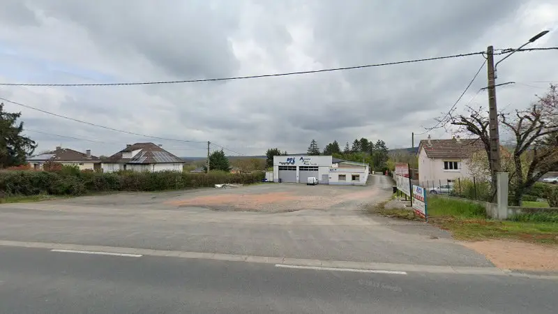 Vue de la rue devant Auvergne Pièces Poids Lourds - APPL, Creuzier-le-Neuf