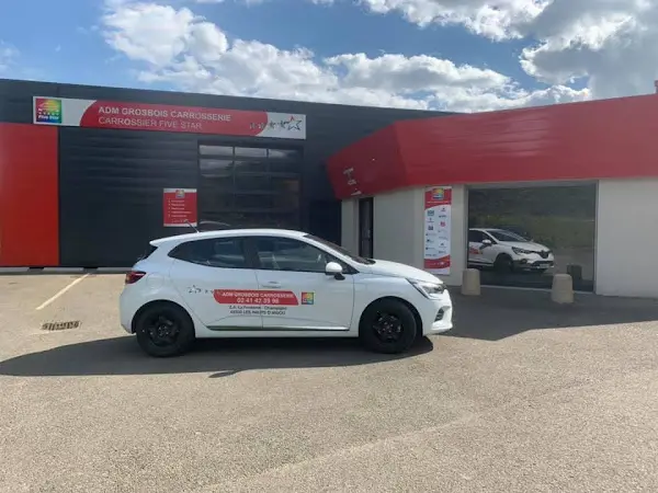 Photo publiée sur la fiche Google de ADM GROSBOIS CARROSSERIE, Les Hauts-d'Anjou