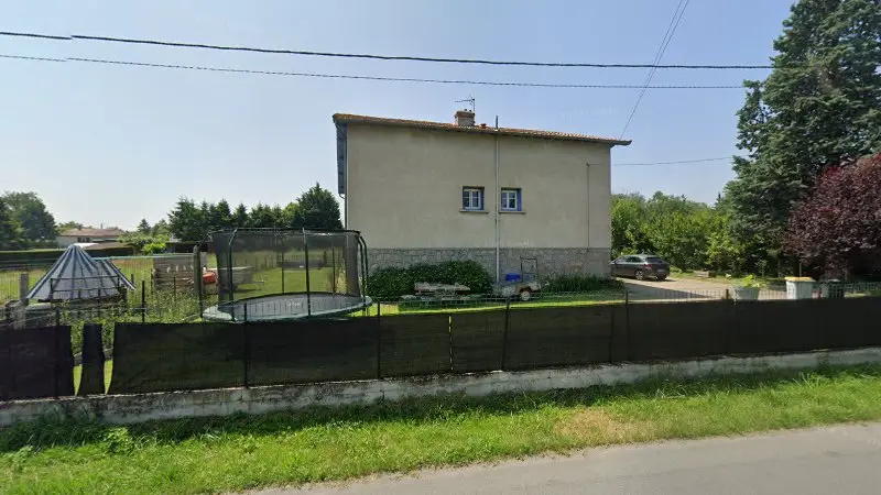 Vue de la rue devant vérifications générales périodiques, Boisset-lès-Montrond
