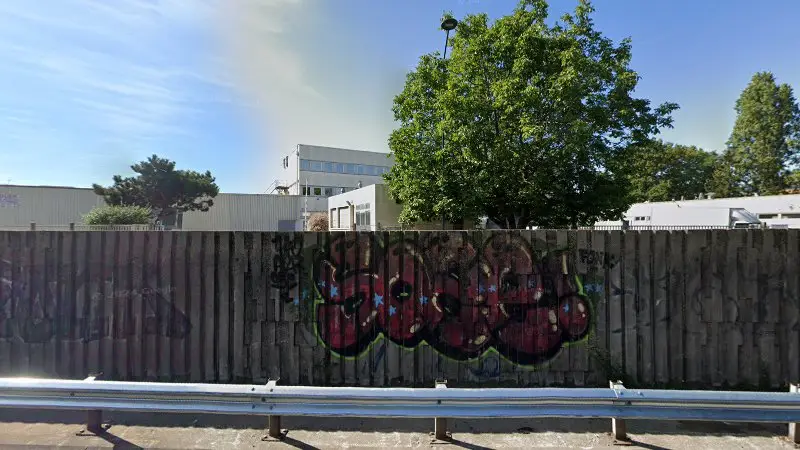 Vue de la rue devant Mondialglass, Villeneuve-la-Garenne
