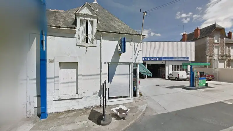 Vue de la rue devant Garage Jupillat Sarl, Buzançais
