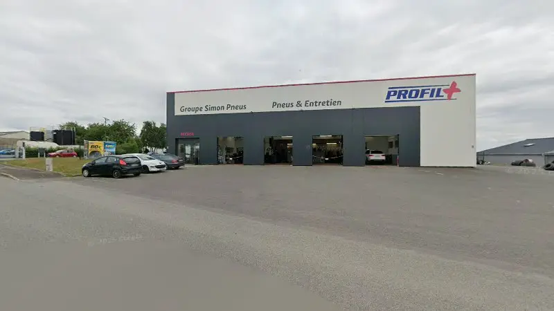 Vue de la rue devant France Pare-Brise - Chez Profil Plus, Loudéac