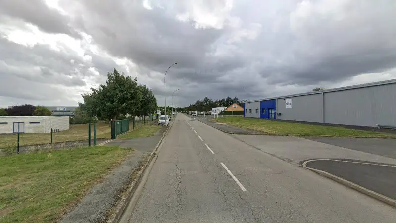 Vue de la rue devant SR moto 86, Chasseneuil-du-Poitou