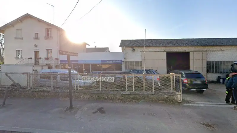 Vue de la rue devant Garage De Lornain, Revigny-sur-Ornain
