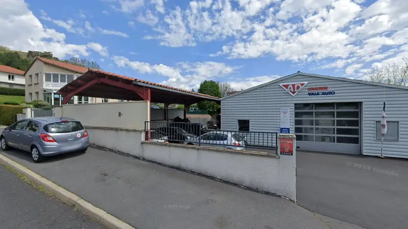 Vue de la rue devant Garage Vals Auto, Vals-près-le-Puy