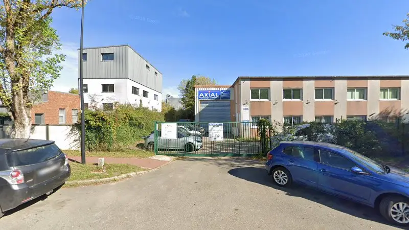 Vue de la rue devant Euro Repar Garage Ax Auto, Buc