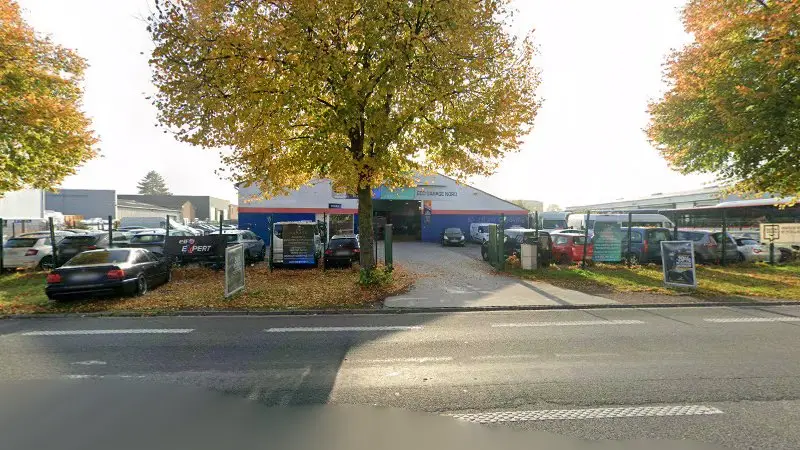 Vue de la rue devant TOP CARROSSERIE - ECO GARAGE NORD, Seclin