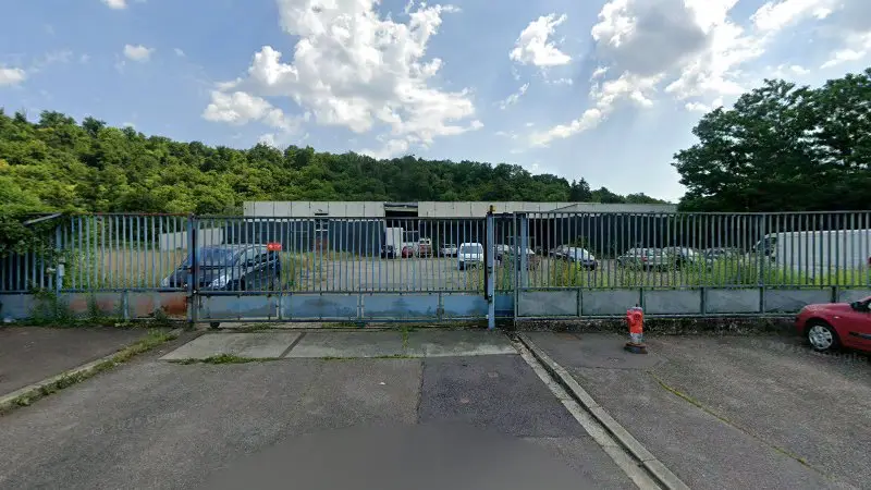 Vue de la rue devant Merdji Christophe, Homécourt
