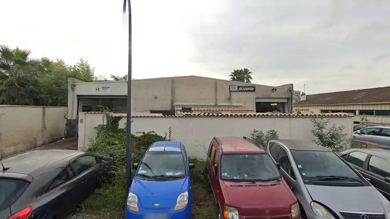 Vue de la rue devant Garage Auto Service Djamel, Lavérune
