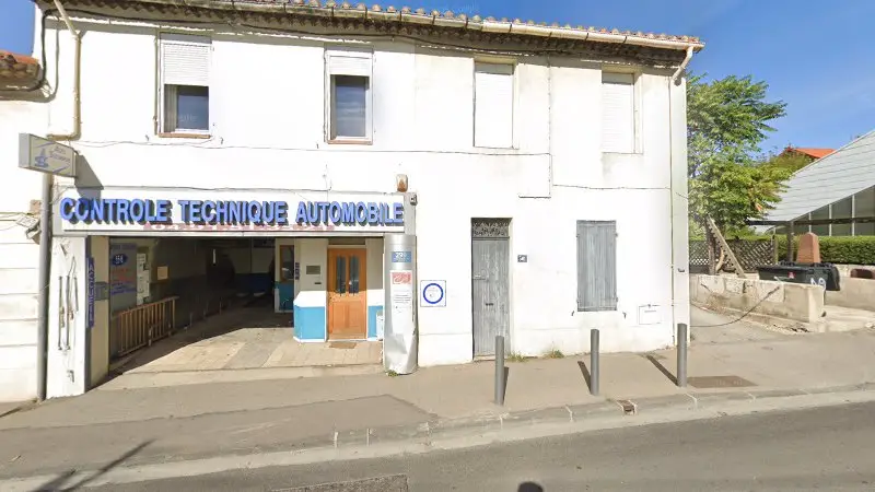 Vue de la rue devant Société d'Inspection Technique des Véhicules à Moteur, Marseille