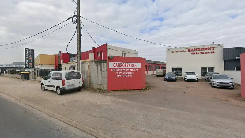 Vue de la rue devant Carrosserie Bandonny, Auxerre