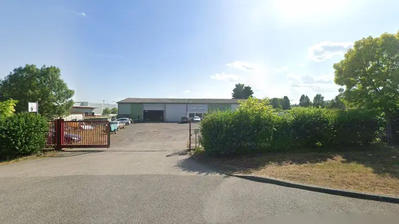Vue de la rue devant Garage du Pont de Chagny, Varennes-Vauzelles