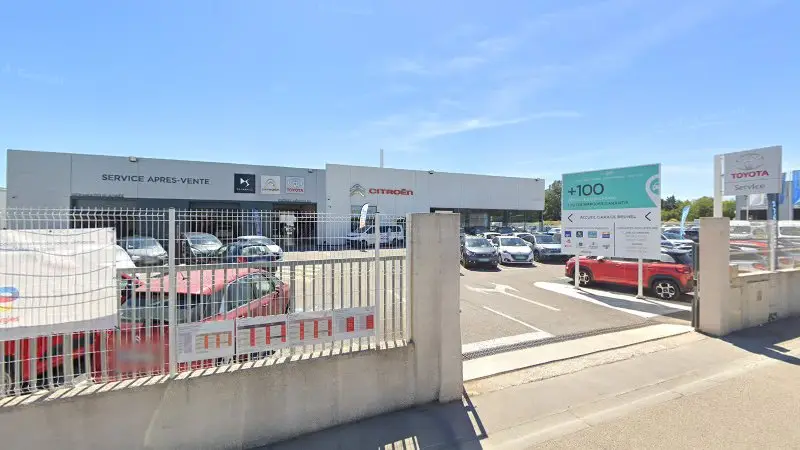 Vue de la rue devant GARAGE BRUNEL partenaire Service de ADL - MONTPELLIER Toyota, Lunel