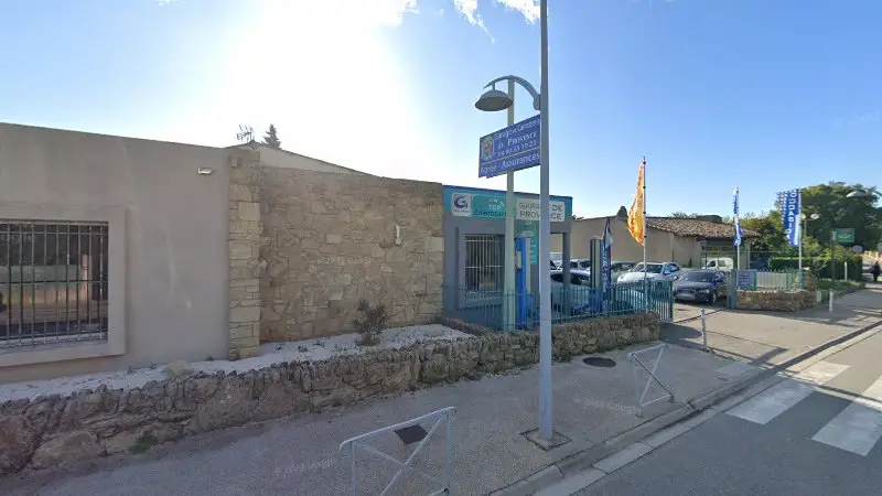 Vue de la rue devant GARAGE DE PROVENCE, Camaret-sur-Aigues