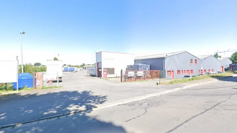 Vue de la rue devant Eurotyre - Garage JP Pneumatiques, Saint-Georges-des-Groseillers