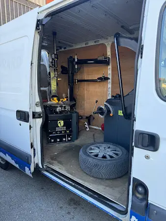 Photo publiée sur la fiche Google de Lux’N Polish - Pneu express mobile 25, La Cluse-et-Mijoux