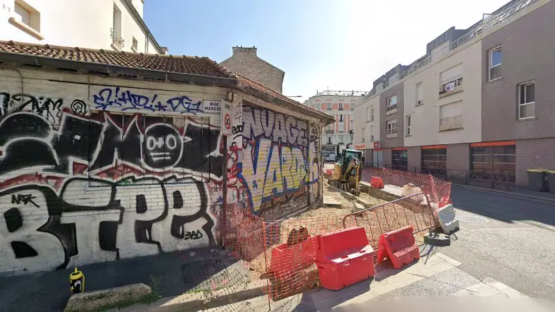 Vue de la rue devant Garape Gpi 2, Ivry-sur-Seine