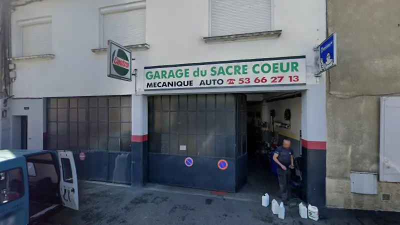 Vue de la rue devant Garage Du Sacre Coeur, Agen
