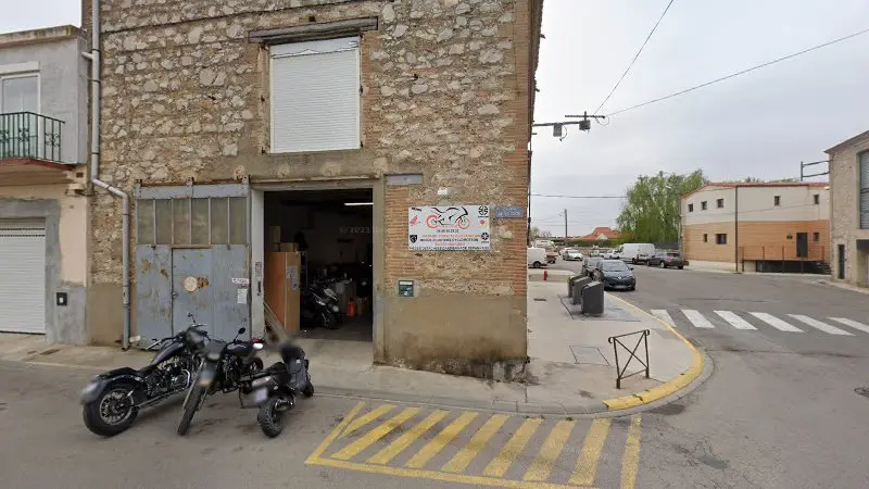 Vue de la rue devant Les Techniciens du Roussillon, Saint-Laurent-de-la-Salanque