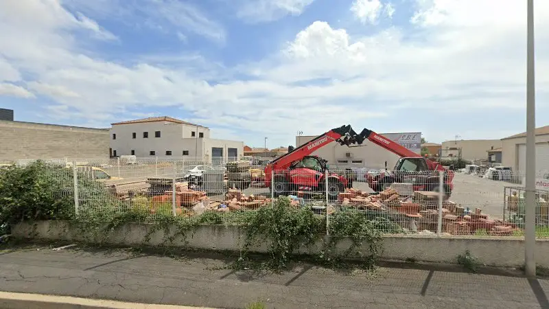 Vue de la rue devant JD SERVICE AUTO, Villeneuve-lès-Béziers