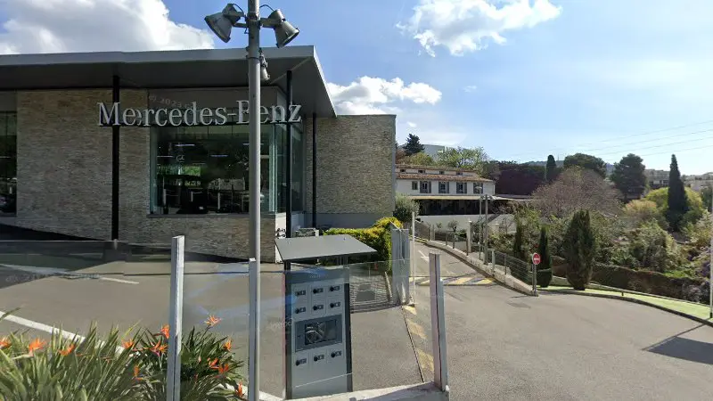Vue de la rue devant Mediatouch, concepteur de Self-Car, Le Cannet