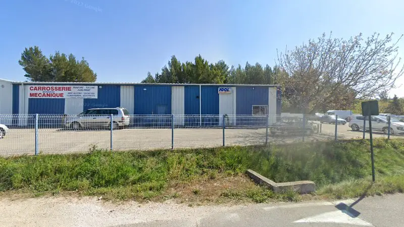 Vue de la rue devant Carrosserie Berardo, Morières-lès-Avignon