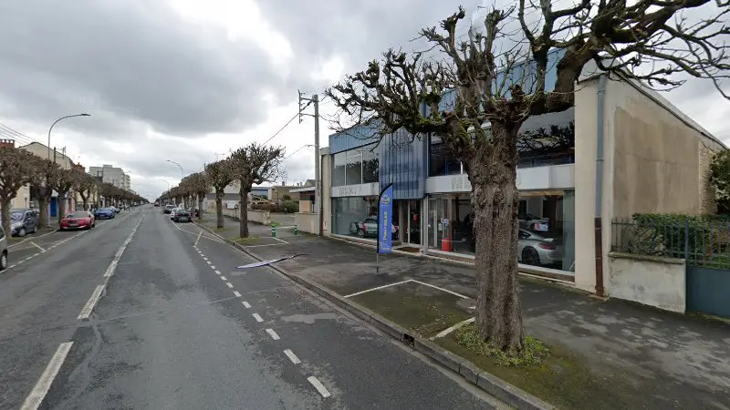 Vue de la rue devant Mondial Pare-Brise - Point Relais, Châteauroux